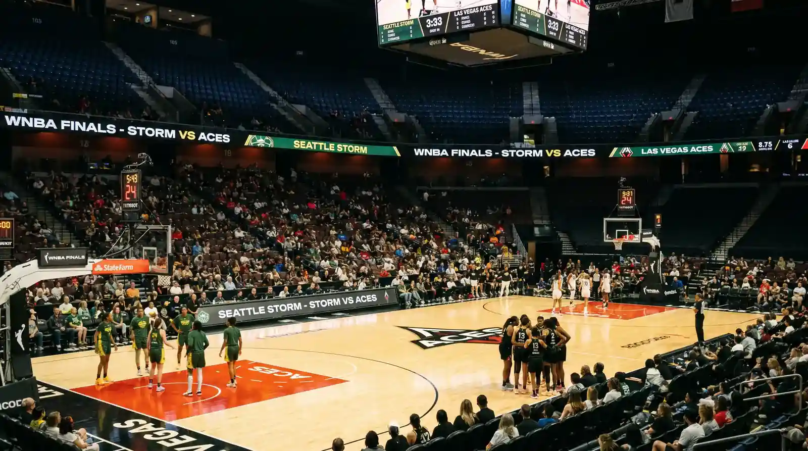 Pabellón de baloncesto femenino con iluminación profesional durante un partido nocturno